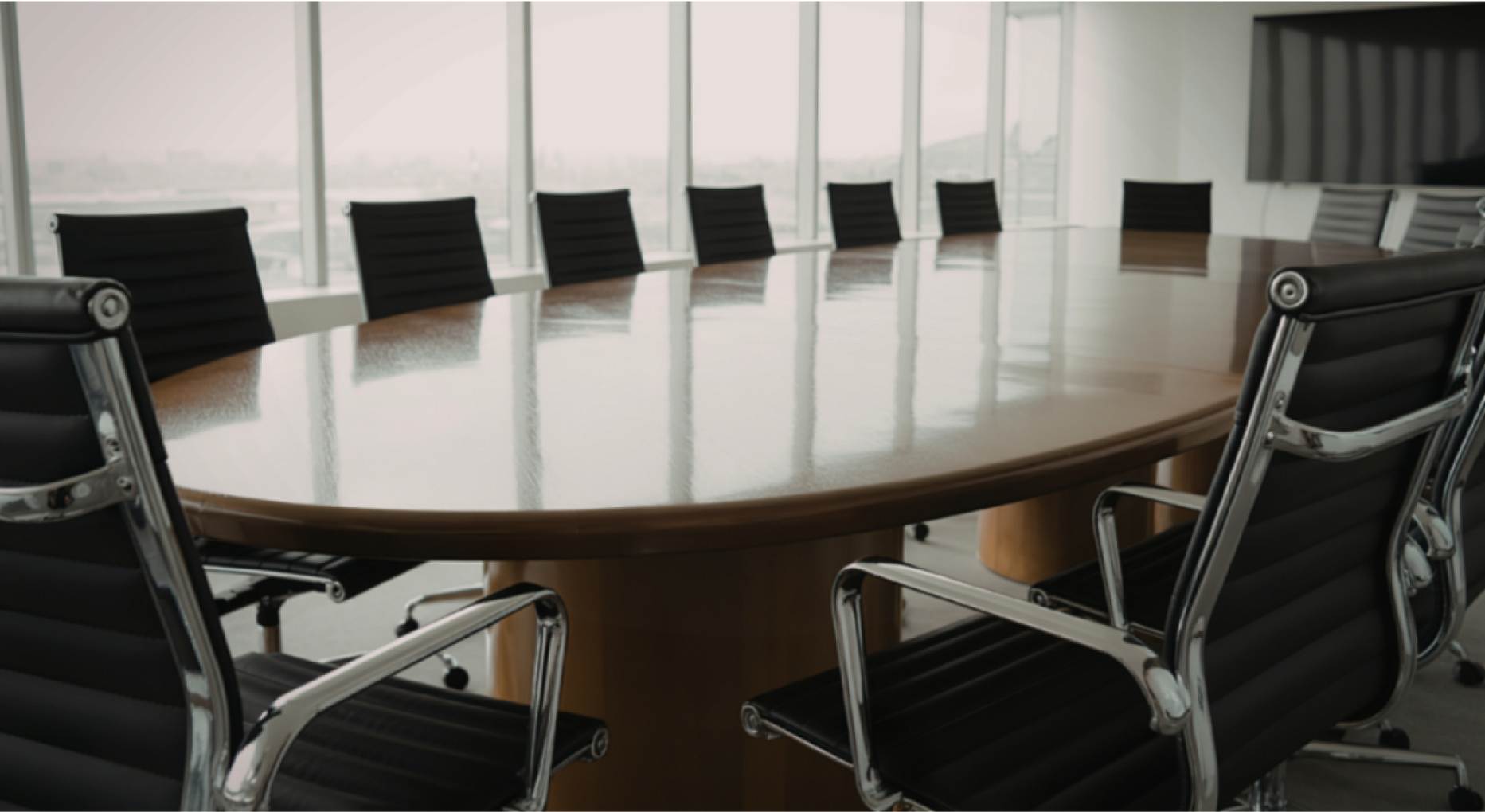 Sala de consejo para junta de socios en conflicto societario